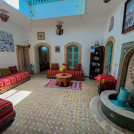 אסאוירה Riad Darko מראה חיצוני תמונה